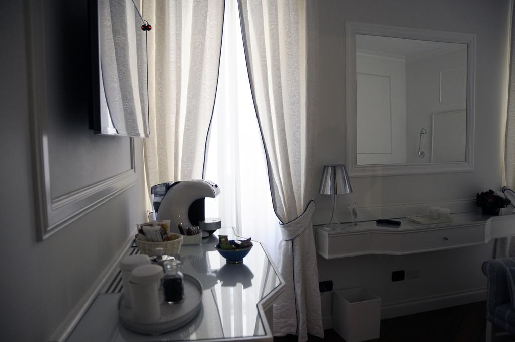 Suite Fontana Di Trevi Roma Habitación foto