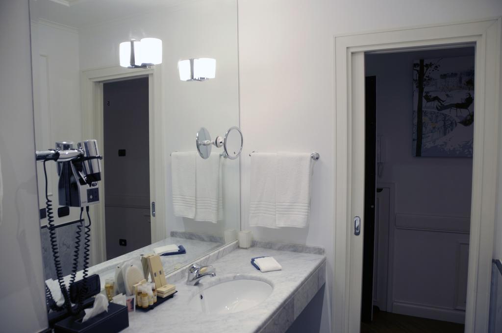 Suite Fontana Di Trevi Roma Habitación foto