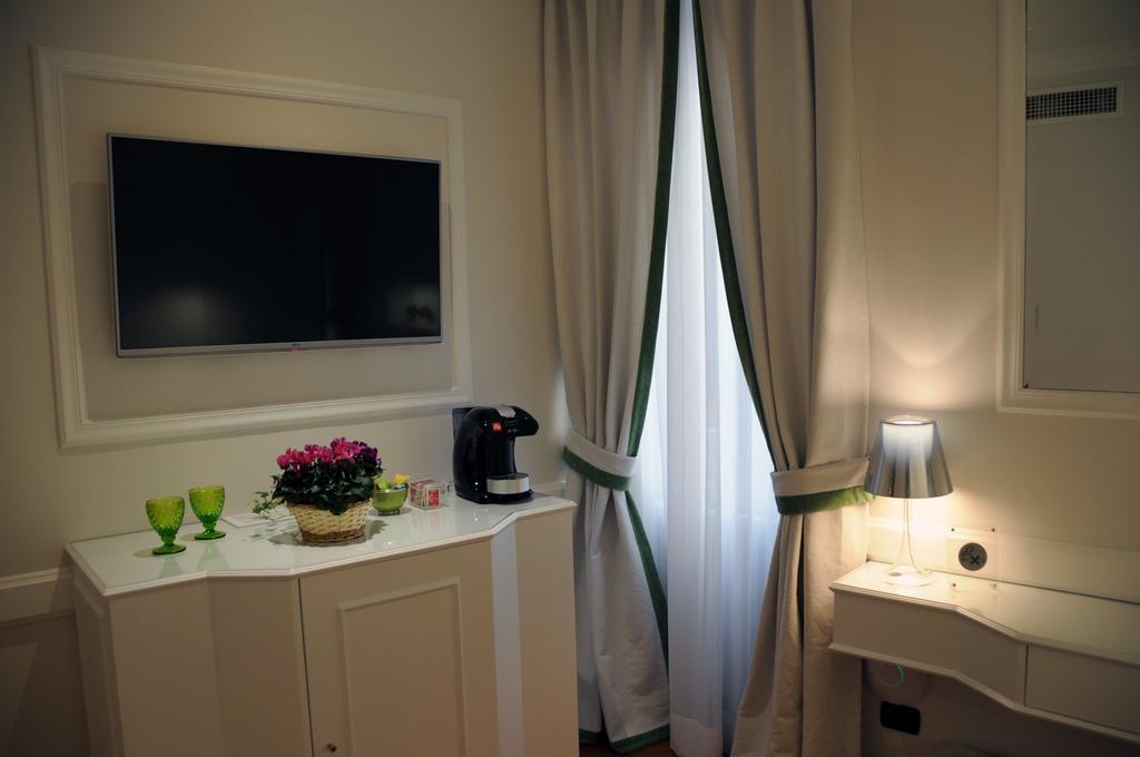 Suite Fontana Di Trevi Roma Habitación foto