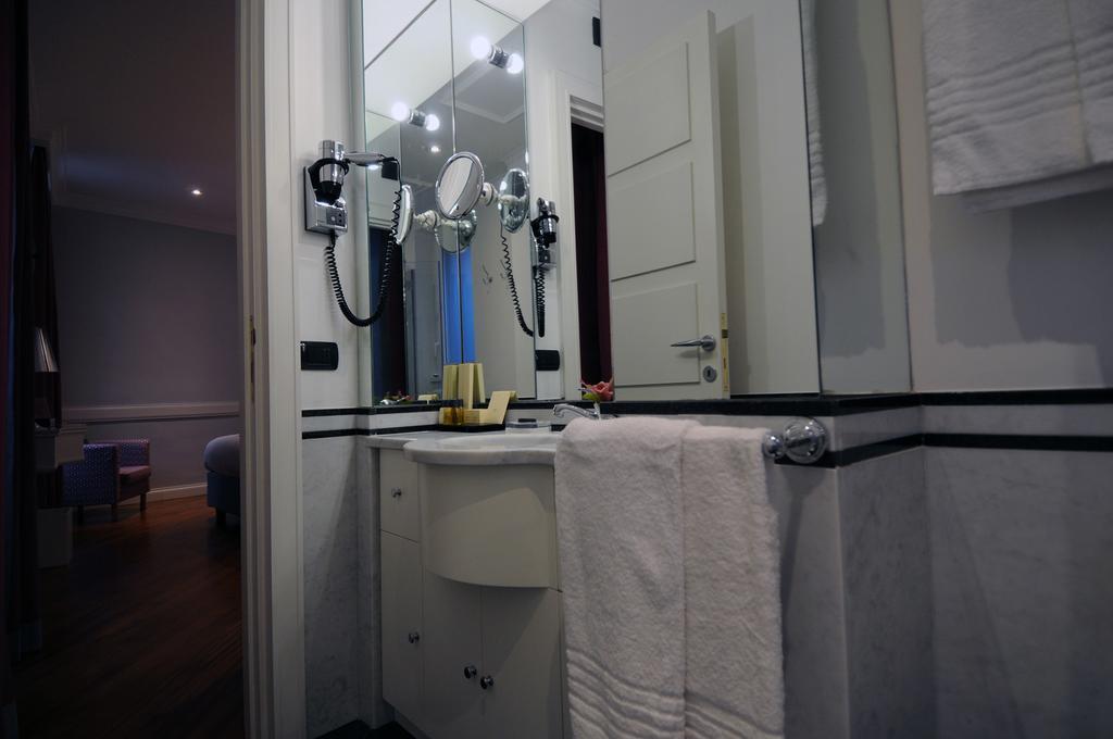 Suite Fontana Di Trevi Roma Habitación foto